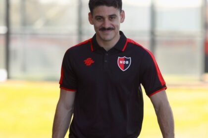 Newell’s viajó a La Plata con Matías Cóccaro y un regreso para enfrentar a Estudiantes