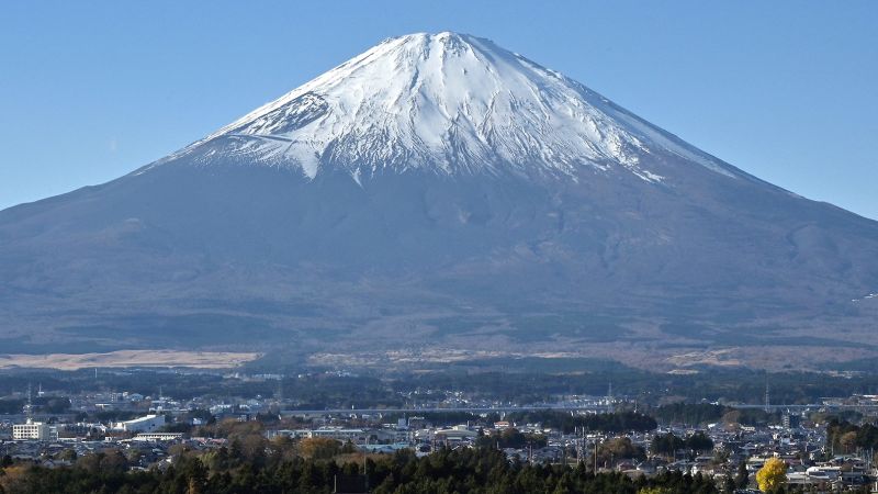 Man leaves tired 7-year-old son alone on Japan’s Mount Fuji during family hike