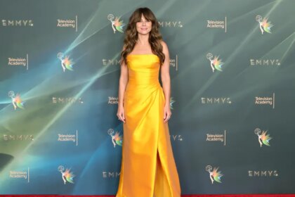 Linda Cardellini Wins Emmy for Best Supporting Actress in a Limited Series