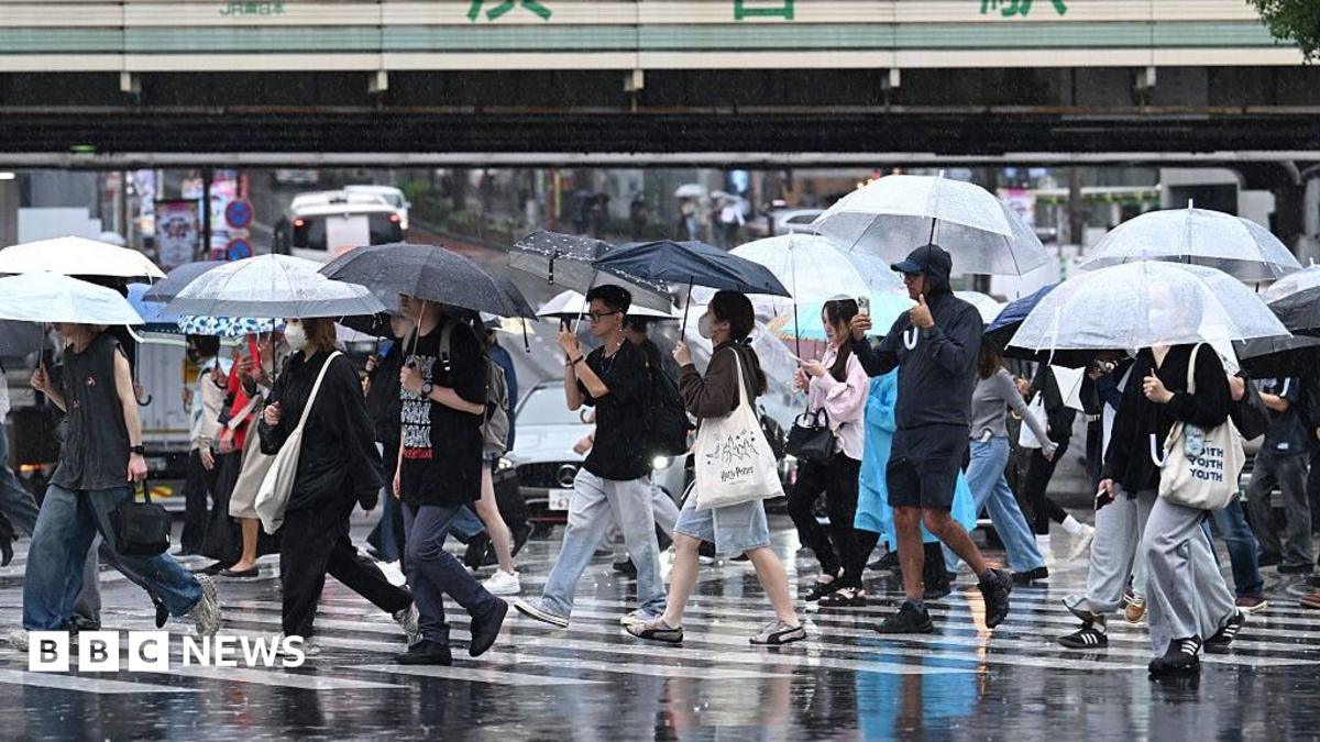 Typhoon Dujuan: Japan warns of flood and landslides as powerful typhoon approaches Typhoon Dujuan: Japan warns of flood and landslides as powerful typhoon approaches
