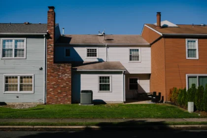 More than 1 in 4 people with low mortgage rates are making the mistake of paying them off too quickly More than 1 in 4 people with low mortgage rates are making the mistake of paying them off too quickly