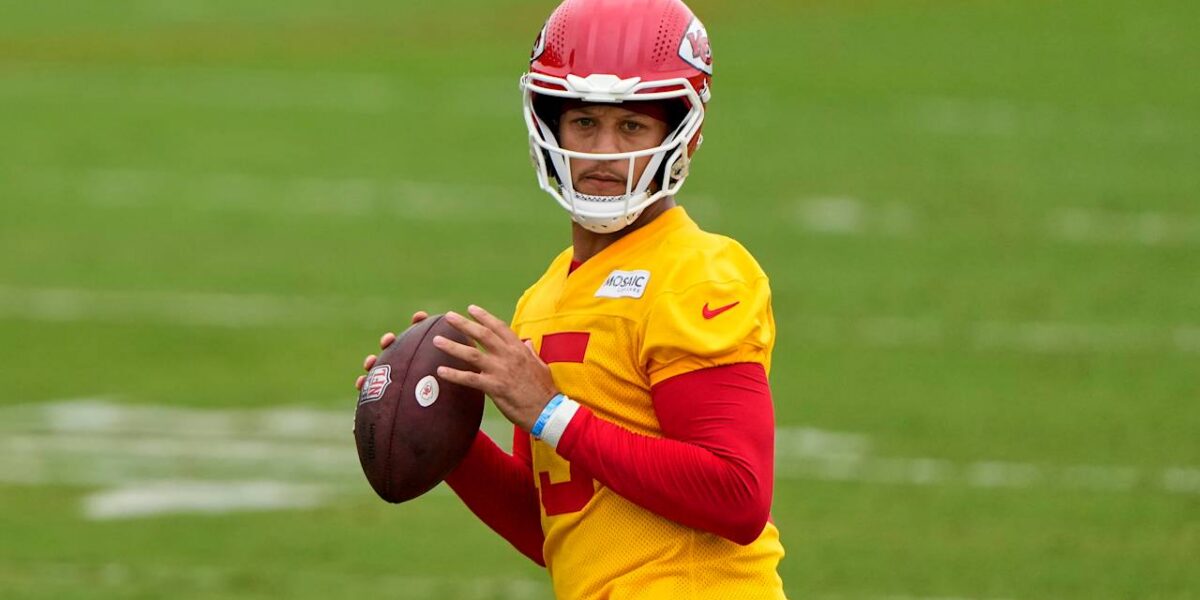 Chiefs QB Patrick Mahomes (knee) has no injury status, cleared for comeback Monday night vs. Broncos | Latest NFL News, Analysis & Updates