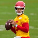 Chiefs QB Patrick Mahomes (knee) has no injury status, cleared for comeback Monday night vs. Broncos | Latest NFL News, Analysis & Updates