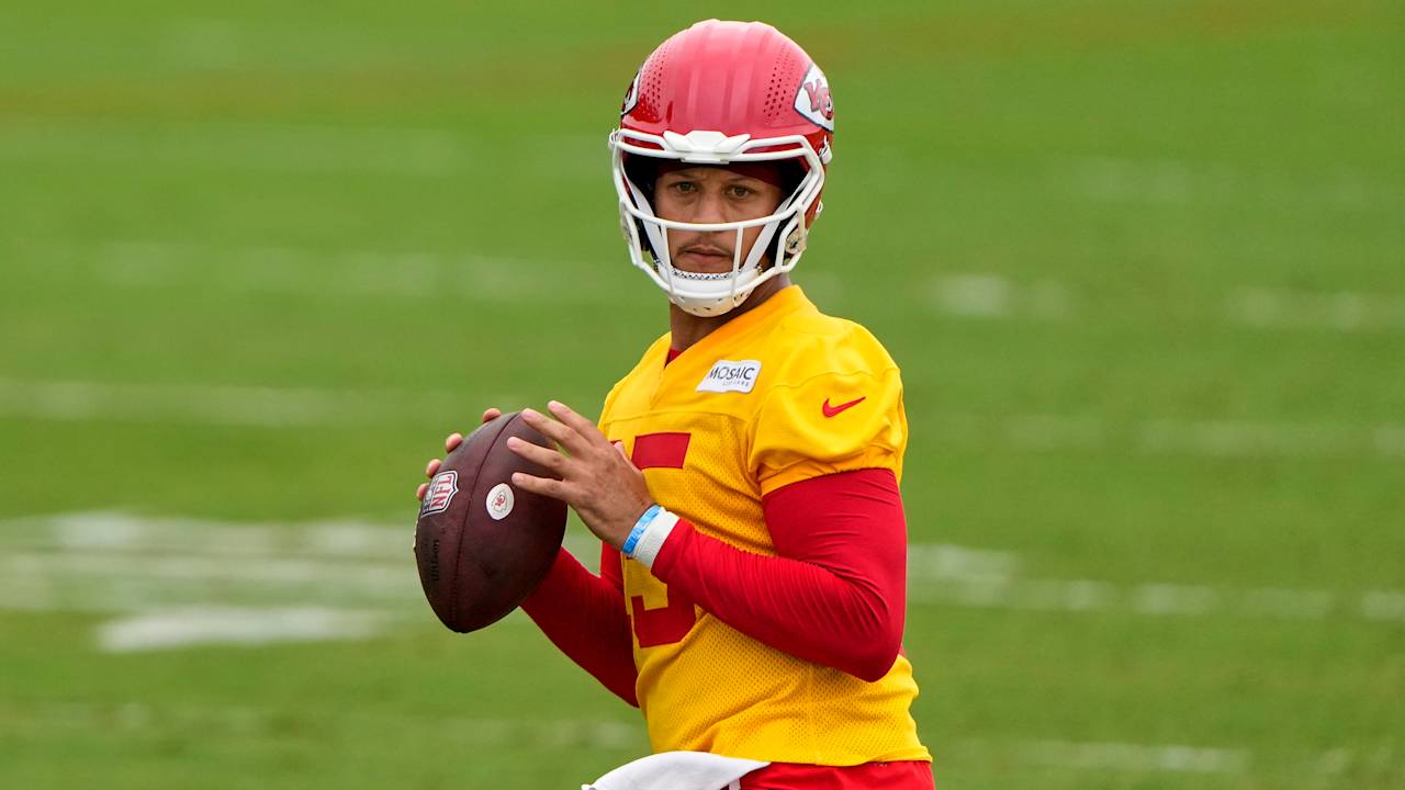 Chiefs QB Patrick Mahomes (knee) has no injury status, cleared for comeback Monday night vs. Broncos | Latest NFL News, Analysis & Updates