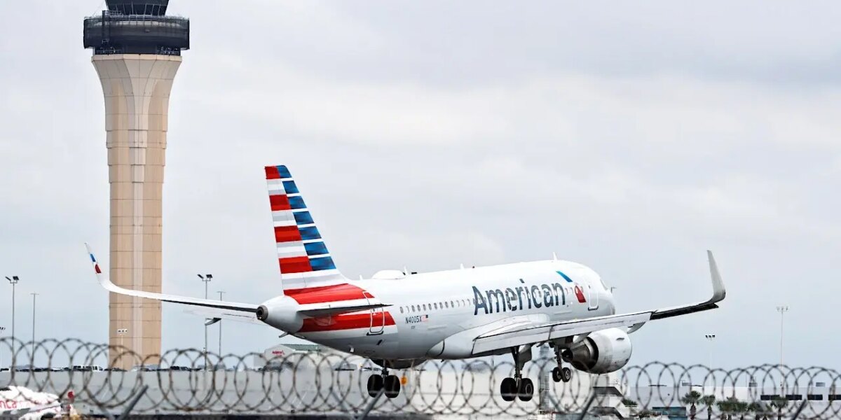 American Airlines passenger reportedly strips naked on a Miami flight