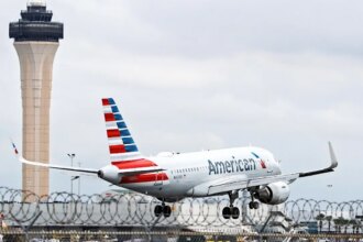 American Airlines passenger reportedly strips naked on a Miami flight