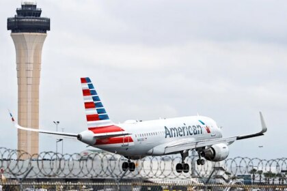 American Airlines passenger reportedly strips naked on a Miami flight