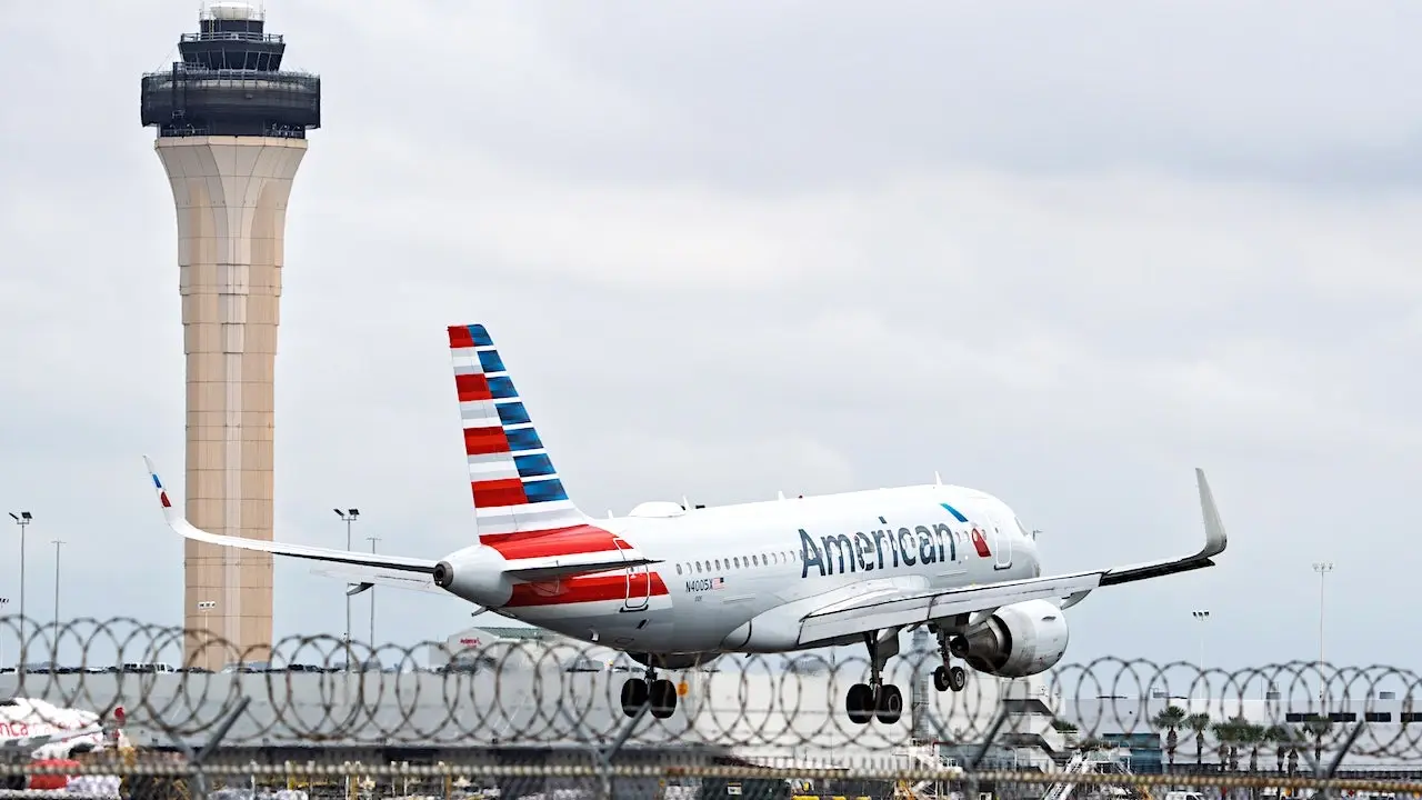 American Airlines passenger reportedly strips naked on a Miami flight