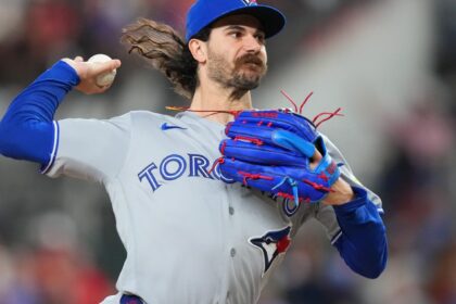 Dylan Cease struggles in Blue Jays’ loss to Rangers