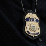 Agentes de ICE detienen por error a un ciudadano estadounidense y lo dejan lesionado, según la policía