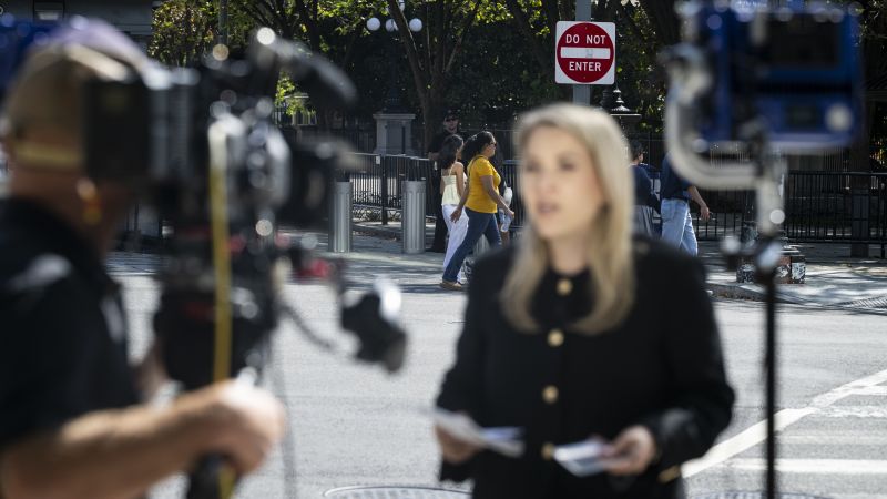 Major TV networks stand with CNN, decline to replace its White House pool crew Major TV networks stand with CNN, decline to replace its White House pool crew