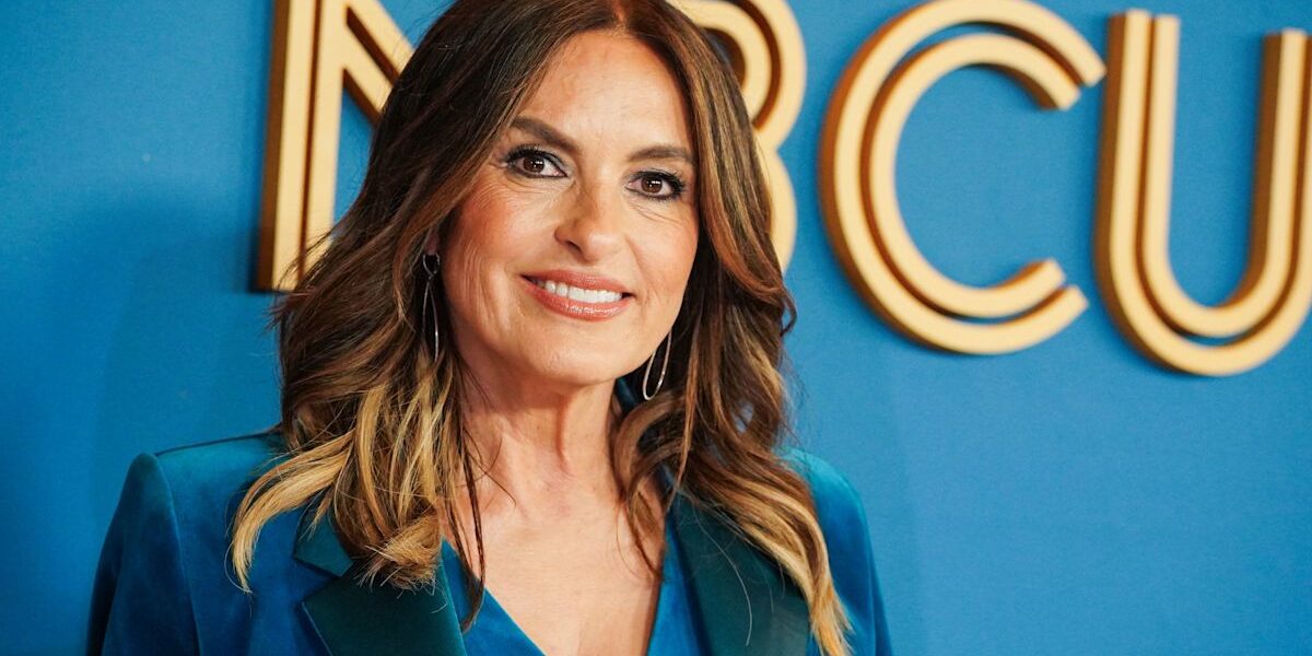 Mariska Hargitay’s friends warned her not to host the Emmys. Then she decided it was worth the risk.
