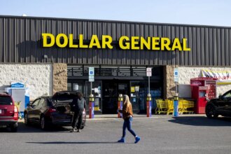 Dollar General CEO says consumers making 0,000 a year don’t feel like high-income shoppers anymore as high gas prices and inflation reshape habits Dollar General CEO says consumers making 0,000 a year don’t feel like high-income shoppers anymore as high gas prices and inflation reshape habits