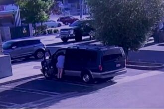 Los cargos que enfrenta la conductora señalada del accidente mortal con autobús en Chatsworth | Video | Univision Los Angeles KMEX