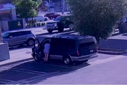 Los cargos que enfrenta la conductora señalada del accidente mortal con autobús en Chatsworth | Video | Univision Los Angeles KMEX