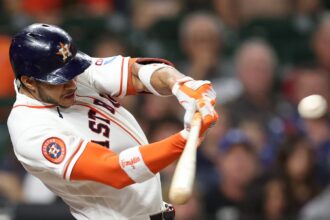 Astros lose to Royals, drop into tie for AL West lead