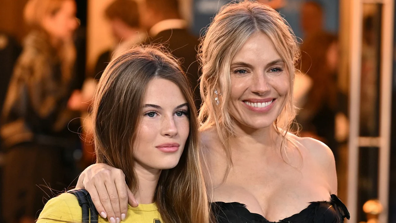 Sienna Miller Makes Rare Red Carpet Appearance with Daughter Marlowe, 14, at ‘War’ World Premiere | Just Jared