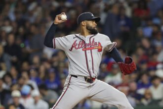 Reynaldo López to go on injured list after short start in Braves loss