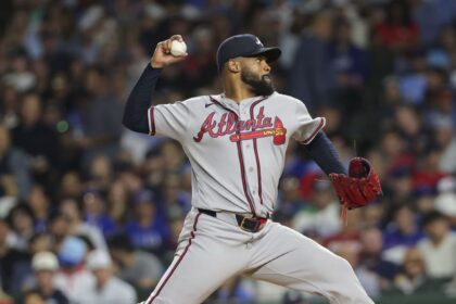 Reynaldo López to go on injured list after short start in Braves loss